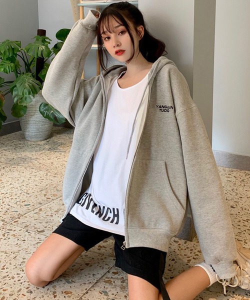 BASQUE magenta（バスクマゼンタ）の「オーバーサイズロゴベーシックジップパーカー（パーカー・レディース・ナチュラル/グレー・FREE）」の17枚目の写真