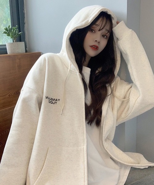 BASQUE magenta（バスクマゼンタ）の「オーバーサイズロゴベーシックジップパーカー（パーカー・レディース・ナチュラル/グレー・FREE）」の5枚目の写真