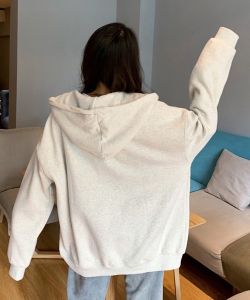 BASQUE magenta（バスクマゼンタ）の「オーバーサイズロゴベーシックジップパーカー（パーカー・レディース・ナチュラル/グレー・FREE）」の18枚目の写真