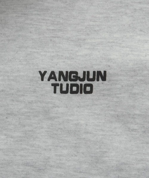 BASQUE magenta（バスクマゼンタ）の「オーバーサイズロゴベーシックジップパーカー（パーカー・レディース・ナチュラル/グレー・FREE）」の8枚目の写真