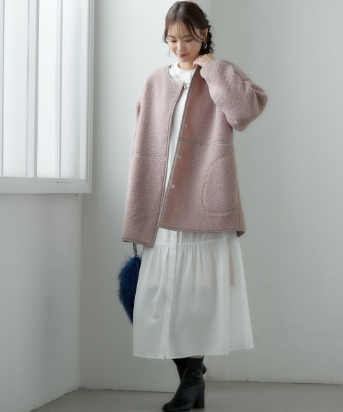 SMILE LAND(スマイルランド)の「大きいサイズ パイピングノーカラーボアコート(ノーカラージャケット・レディース・ピンクベージュ/モカ・L/4L/LL/3L)」の16枚目の写真