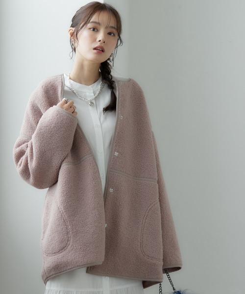 SMILE LAND(スマイルランド)の「大きいサイズ パイピングノーカラーボアコート(ノーカラージャケット・レディース・ピンクベージュ/モカ・L/4L/LL/3L)」の18枚目の写真