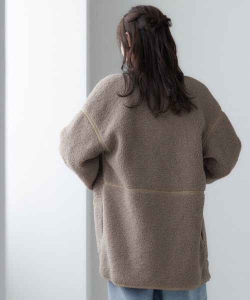 SMILE LAND(スマイルランド)の「大きいサイズ パイピングノーカラーボアコート(ノーカラージャケット・レディース・ピンクベージュ/モカ・L/4L/LL/3L)」の12枚目の写真