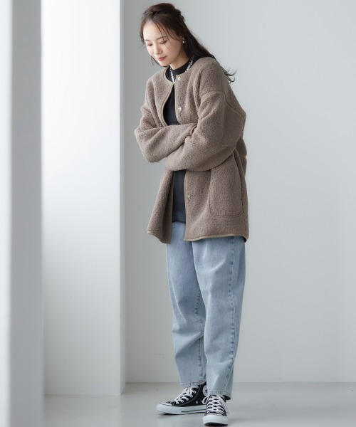 SMILE LAND(スマイルランド)の「大きいサイズ パイピングノーカラーボアコート(ノーカラージャケット・レディース・ピンクベージュ/モカ・L/4L/LL/3L)」の8枚目の写真