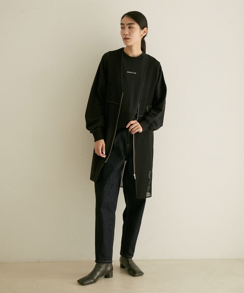 SALON adam et rope'（サロン アダム エ ロペ）の「ワンポイントロゴ刺繍クロップドスウェット（スウェット・レディース・ホワイト/ブラック・FREE）」の7枚目の写真