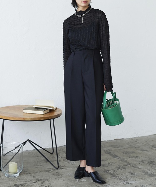 LIAN(リアン)の「シャーリングシアーハイネックプルオーバー(その他トップス・レディース・イエロー/ブラック/オフホワイト・FREE)」の12枚目の写真