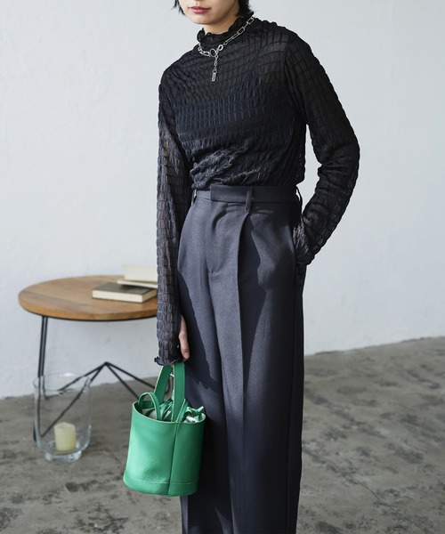 LIAN(リアン)の「シャーリングシアーハイネックプルオーバー(その他トップス・レディース・イエロー/ブラック/オフホワイト・FREE)」の13枚目の写真