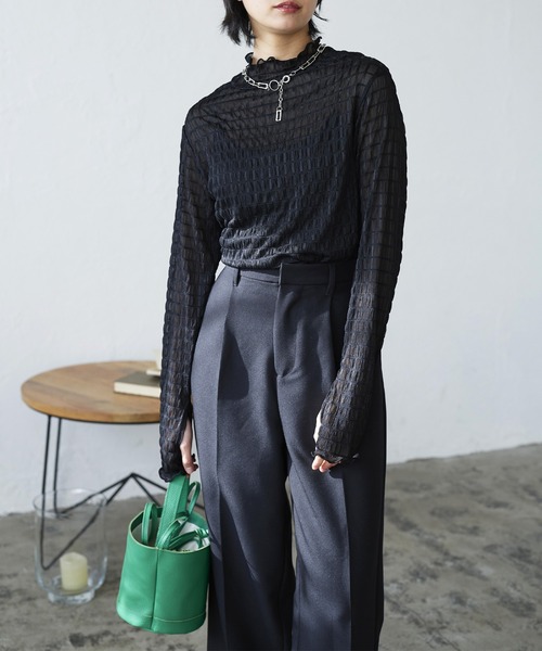 LIAN(リアン)の「シャーリングシアーハイネックプルオーバー(その他トップス・レディース・イエロー/ブラック/オフホワイト・FREE)」の15枚目の写真