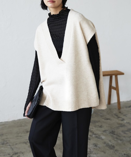 LIAN(リアン)の「シャーリングシアーハイネックプルオーバー(その他トップス・レディース・イエロー/ブラック/オフホワイト・FREE)」の19枚目の写真