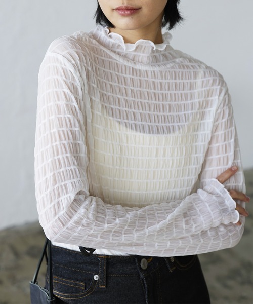 LIAN(リアン)の「シャーリングシアーハイネックプルオーバー(その他トップス・レディース・イエロー/ブラック/オフホワイト・FREE)」の5枚目の写真