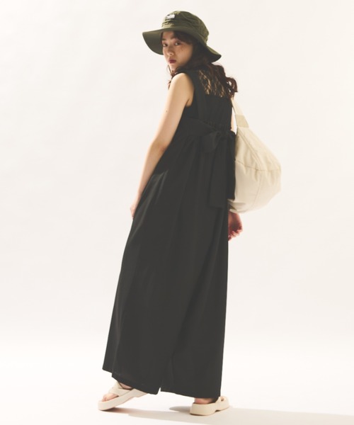 MERLOT（メルロー）の「バックリボンワイドサロペット（サロペット/オーバーオール・レディース・ブラック/イエロー・FREE）」の4枚目の写真