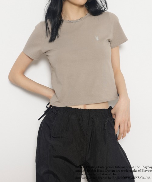 PLAYBOY（プレイボーイ）の「PLAYBOY×LAGUA MOTIF TEE（Tシャツ/カットソー・レディース・ブラック/ホワイト/レッド/グレイッシュベージュ・FREE）」の4枚目の写真