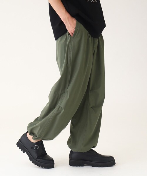 tk.TAKEO KIKUCHI(ティーケータケオキクチ)の「◆バギーパラシュートパンツ(その他パンツ・メンズ・ブラック/ダークグリーン・02/03/01)」の16枚目の写真