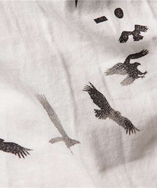 HAMNETT（ハムネット）の「【HAMNETT】 ギャザーホークTシャツ / Tシャツ（Tシャツ/カットソー・メンズ・ホワイト/ブラック・S/L/M）」の9枚目の写真