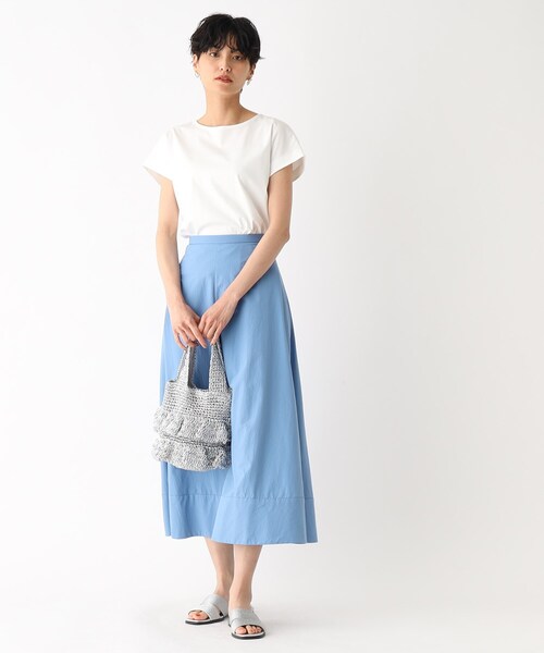 OPAQUE.CLIP(オペークドットクリップ)の「◆シルクタッチ バックシャンフレンチスリーブカットソー【UV/接触冷感/洗濯機洗い可】(Tシャツ/カットソー・レディース・キャメル/チャコールグレー/ホワイト系/ブラック・36/38/40)」の6枚目の写真