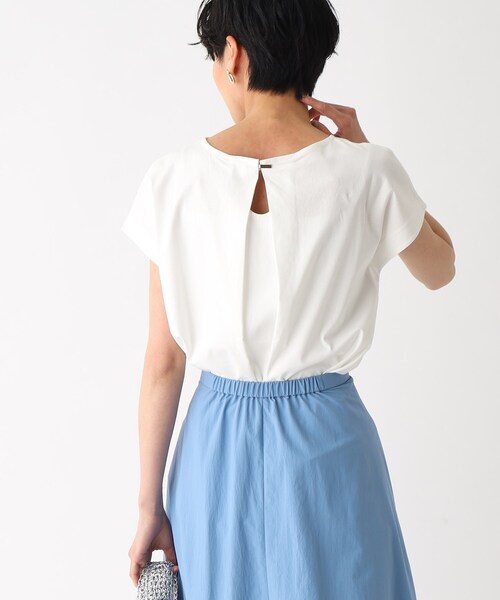 OPAQUE.CLIP(オペークドットクリップ)の「◆シルクタッチ バックシャンフレンチスリーブカットソー【UV/接触冷感/洗濯機洗い可】(Tシャツ/カットソー・レディース・キャメル/チャコールグレー/ホワイト系/ブラック・36/38/40)」の10枚目の写真