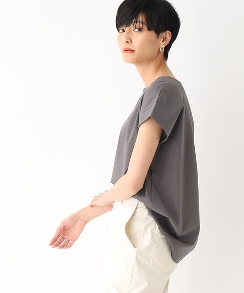 OPAQUE.CLIP(オペークドットクリップ)の「◆シルクタッチ バックシャンフレンチスリーブカットソー【UV/接触冷感/洗濯機洗い可】(Tシャツ/カットソー・レディース・キャメル/チャコールグレー/ホワイト系/ブラック・36/38/40)」の15枚目の写真