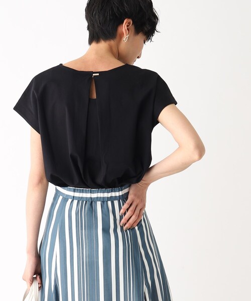 OPAQUE.CLIP(オペークドットクリップ)の「◆シルクタッチ バックシャンフレンチスリーブカットソー【UV/接触冷感/洗濯機洗い可】(Tシャツ/カットソー・レディース・キャメル/チャコールグレー/ホワイト系/ブラック・36/38/40)」の20枚目の写真