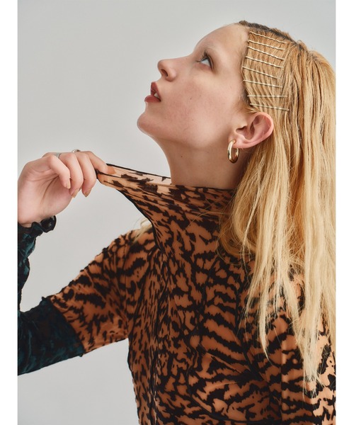 led.tokyo(レッドトウキョウ)の「【led.tokyo】VELOUR SHEER LEOPARD TOPS(Tシャツ/カットソー・レディース・グリーン/オレンジ・FREE)」の3枚目の写真