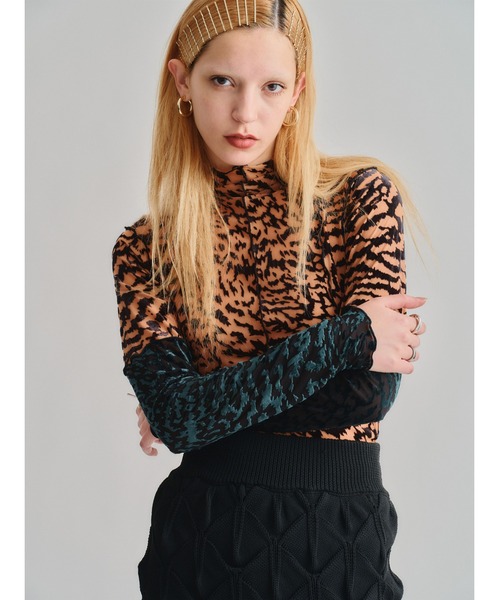 led.tokyo(レッドトウキョウ)の「【led.tokyo】VELOUR SHEER LEOPARD TOPS(Tシャツ/カットソー・レディース・グリーン/オレンジ・FREE)」の5枚目の写真
