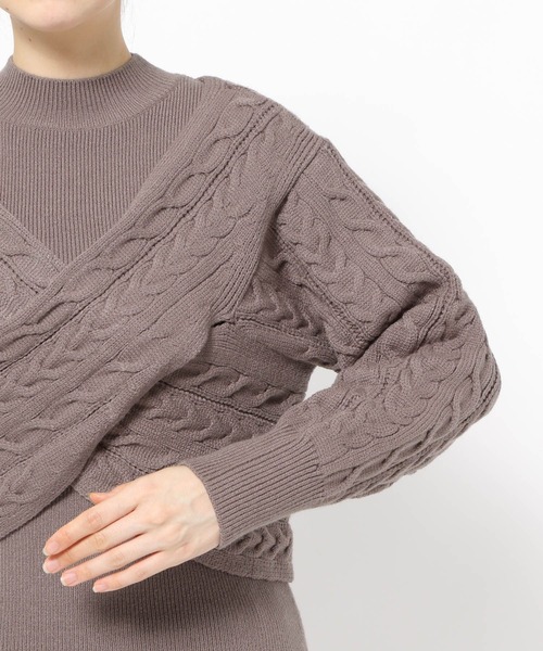 mysty woman（ミスティウーマン）の「カシュクールケーブルツインニット 982426（ニット/セーター・レディース・ブラウン/ピンク/オフホワイト・FREE）」の14枚目の写真