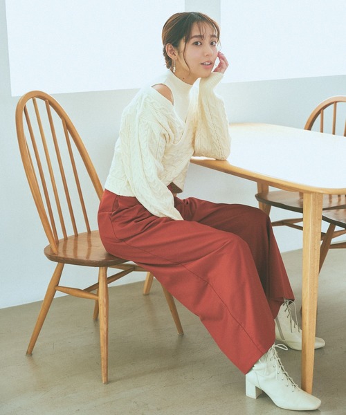 mysty woman（ミスティウーマン）の「カシュクールケーブルツインニット 982426（ニット/セーター・レディース・ブラウン/ピンク/オフホワイト・FREE）」の4枚目の写真