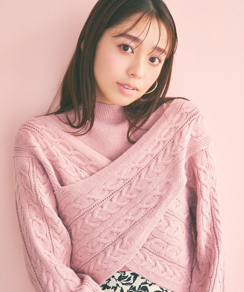 mysty woman（ミスティウーマン）の「カシュクールケーブルツインニット 982426（ニット/セーター・レディース・ブラウン/ピンク/オフホワイト・FREE）」の9枚目の写真