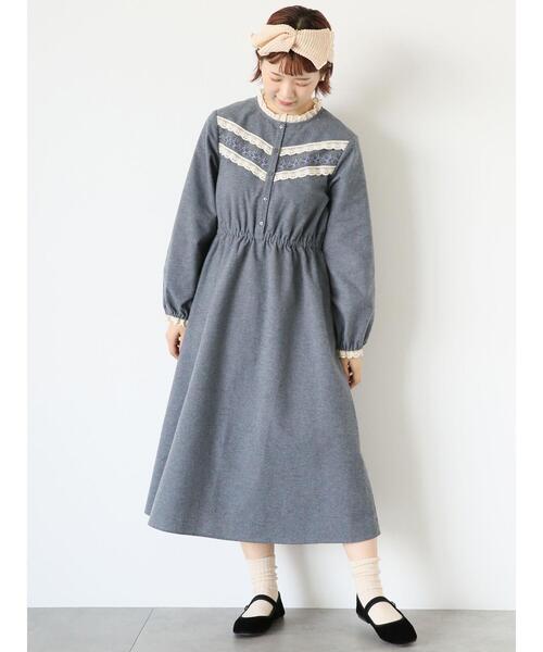 ehka sopo（エヘカソポ）の「【Maison SAJOU】刺繍ワンピース（ワンピース・レディース・チャコールグレー/ライトベージュ/グリーン・F）」の4枚目の写真