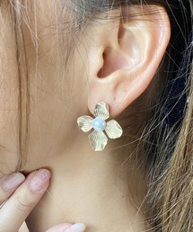 emouv by est（エモーヴバイエスト）の「emouv by est パールフラワーピアス（ピアス（両耳用））」