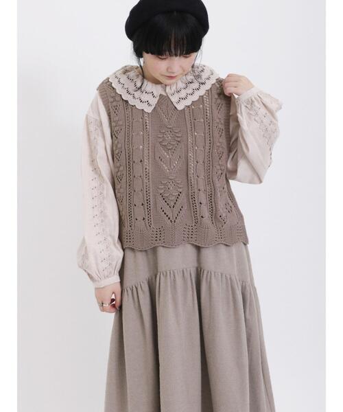 Samansa Mos2(サマンサ モスモス)の「花柄編みニットベスト(ベスト・レディース・オフホワイト/モカ/ブラック・F)」の4枚目の写真