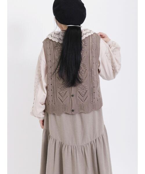 Samansa Mos2(サマンサ モスモス)の「花柄編みニットベスト(ベスト・レディース・オフホワイト/モカ/ブラック・F)」の6枚目の写真