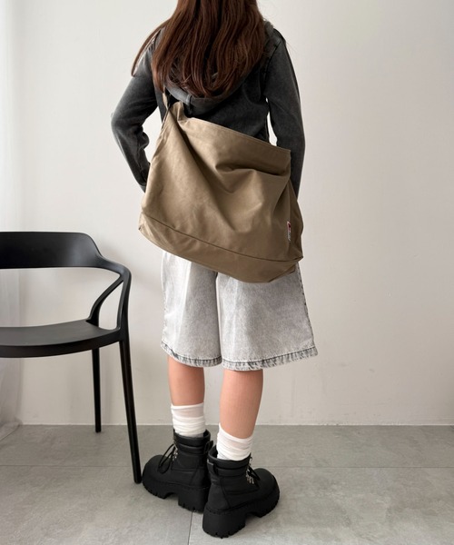 BEN DAVIS(ベンデイビス)の「WEGO/BENDAVIS BIGCANVASSHOULDER(ショルダーバッグ・メンズ・ナチュラル/ブラック/カーキ・FREE)」の6枚目の写真
