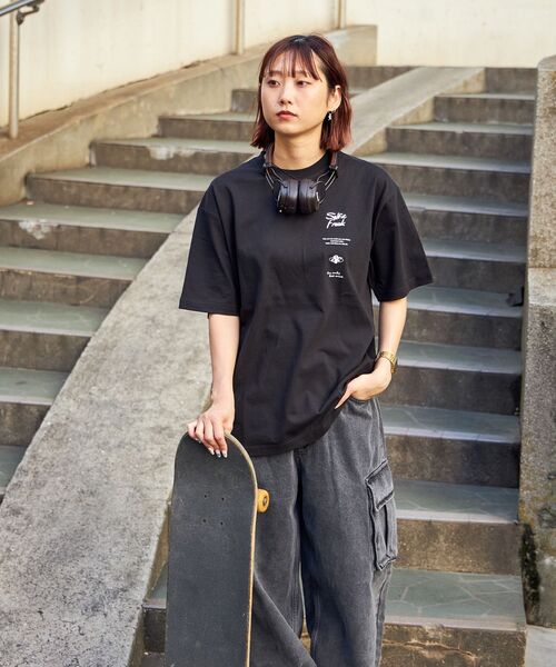 TIMELY WARNING（タイムリーワーニング）の「アソートSFG S/S TEE / ガール ヘッドフォン キャップ クルーネック 半袖 ショートスリーブ（Tシャツ/カットソー・メンズ・C/ブラック/B/A/ホワイト/F/E/D/その他2/G/H/その他1・LARGE/MEDIUM）」の16枚目の写真