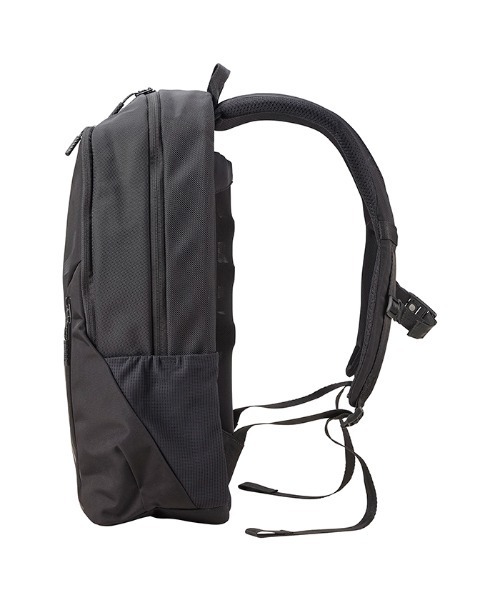 DESCENTE(デサント)の「エアロストリームバックパックM 容量:約20L(バックパック/リュック・メンズ・ネイビー・F)」の7枚目の写真