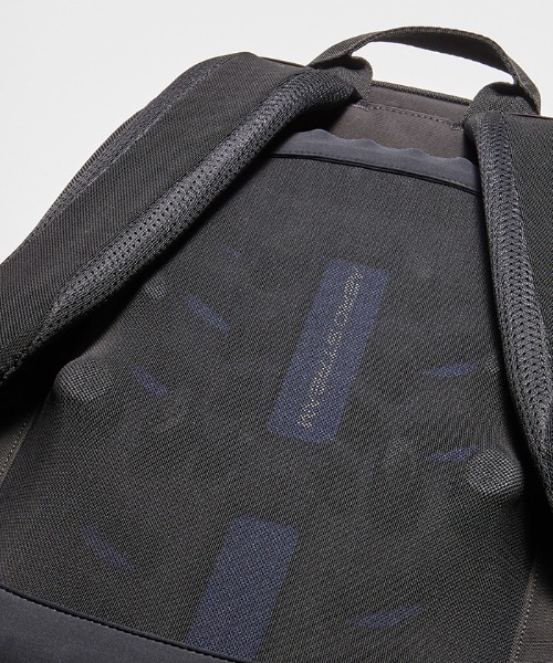 DESCENTE(デサント)の「エアロストリームバックパックM 容量:約20L(バックパック/リュック・メンズ・ネイビー・F)」の8枚目の写真