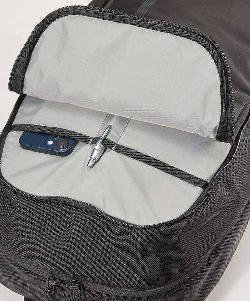 DESCENTE(デサント)の「エアロストリームバックパックM 容量:約20L(バックパック/リュック・メンズ・ネイビー・F)」の10枚目の写真