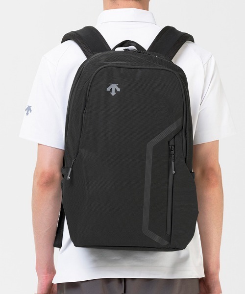 DESCENTE(デサント)の「エアロストリームバックパックM 容量:約20L(バックパック/リュック・メンズ・ネイビー・F)」の3枚目の写真