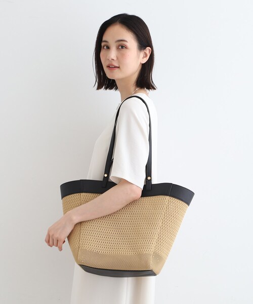 INDIVI（インディヴィ）の「◆【A4収納可能／フライ型】ニットバッグ（トートバッグ・レディース・ブラック/ベージュ系4・00）」の12枚目の写真