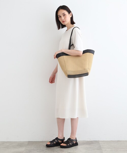 INDIVI（インディヴィ）の「◆【A4収納可能／フライ型】ニットバッグ（トートバッグ・レディース・ブラック/ベージュ系4・00）」の14枚目の写真