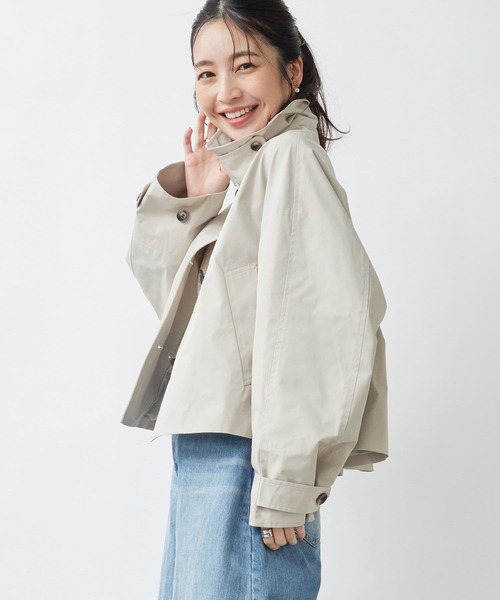 La boutique BonBon（ラブティックボンボン）の「ショートステンカラーコート（ステンカラーコート・レディース・ブラック/グレイッシュベージュ・FREE）」の7枚目の写真