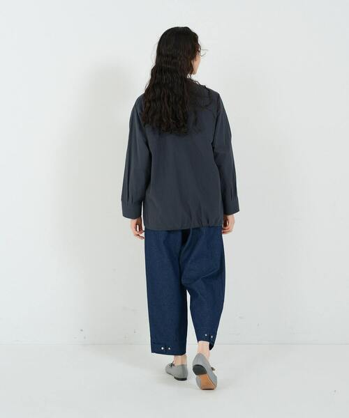 conges payes ADIEU TRISTESSE(コンジェ ペイエ アデュートリステス)の「タイプライターシャーリングシャツ(シャツ/ブラウス・レディース・ブルー/チャコールグレー/ベージュ・38)」の18枚目の写真