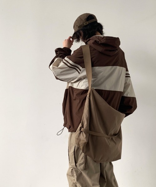 MGV（エムジーヴィー）の「color-blocked zip-up hoodie（ブルゾン・メンズ・ブラウン/カーキ/グレー・MEDIUM/LARGE/X-LARGE）」の5枚目の写真