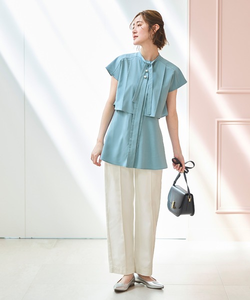 RUIRUE BOUTIQUE（ルイルエブティック）の「洗える ｜ パールボタン フレンチスリーブ ブラウス（Bタイプ/ボウタイ） ｜ 半袖 フレンチスリーブ スタンドカラー トップス 体型カバー  オフィスカジュアル ペプラム パールボタン リボン ボウタイ 通勤服 華やか ブラウス（シャツ/ブラウス・レディース・ベージュ/ブラック/アクア/ホワイト・5L/4L/3L/LL/L/M/S）」の8枚目の写真