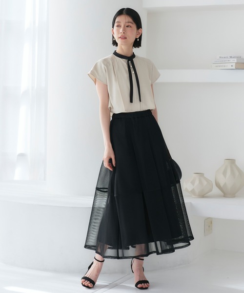 RUIRUE BOUTIQUE（ルイルエブティック）の「洗える ｜ パールボタン フレンチスリーブ ブラウス（Bタイプ/ボウタイ） ｜ 半袖 フレンチスリーブ スタンドカラー トップス 体型カバー  オフィスカジュアル ペプラム パールボタン リボン ボウタイ 通勤服 華やか ブラウス（シャツ/ブラウス・レディース・ベージュ/ブラック/アクア/ホワイト・5L/4L/3L/LL/L/M/S）」の6枚目の写真