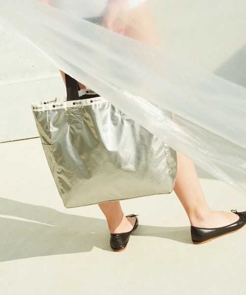 LeSportsac（レスポートサック）の「【LeSportsac for ADAM ET ROPE'】別注 LG REVERSIBLE TOTE（トートバッグ・レディース・ブラック・FREE）」の6枚目の写真