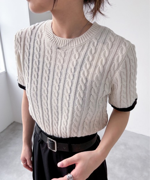EPIMI E'PIMMY（エピミエピミー）の「【ハンドウォッシャブル】配色ケーブルショートプルオーバー（ニット/セーター・レディース・オフホワイト/グレー/チャコールグレー/ネイビー・MEDIUM）」の2枚目の写真