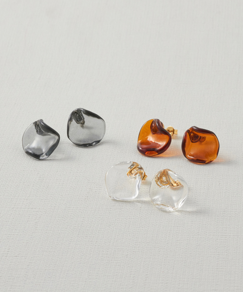 HARIO Lampwork Factory（ハリオランプワークファクトリー）の「【別注】【HARIO Lampwork Factory】ピアス フリル（ピアス（両耳用）・レディース・クリア/グレー/ブラウン・フリー）」の4枚目の写真