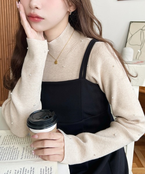 moment+（モーメントプラス）の「パールハイネックリブニットプルオーバー（ニット/セーター・レディース・チャコールグレー/ナチュラル/アイボリー/ブラック/レッド/杢グレー・M/L）」の5枚目の写真