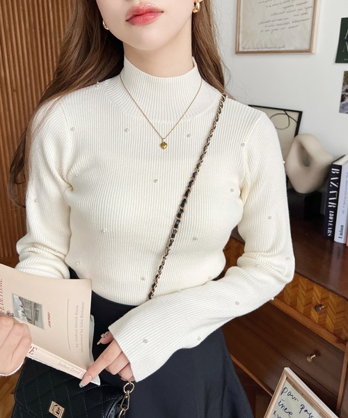 moment+（モーメントプラス）の「パールハイネックリブニットプルオーバー（ニット/セーター・レディース・チャコールグレー/ナチュラル/アイボリー/ブラック/レッド/杢グレー・M/L）」の8枚目の写真