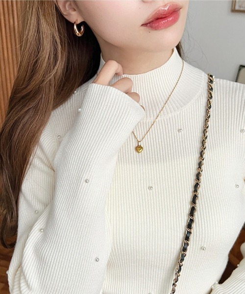 moment+（モーメントプラス）の「パールハイネックリブニットプルオーバー（ニット/セーター・レディース・チャコールグレー/ナチュラル/アイボリー/ブラック/レッド/杢グレー・M/L）」の14枚目の写真